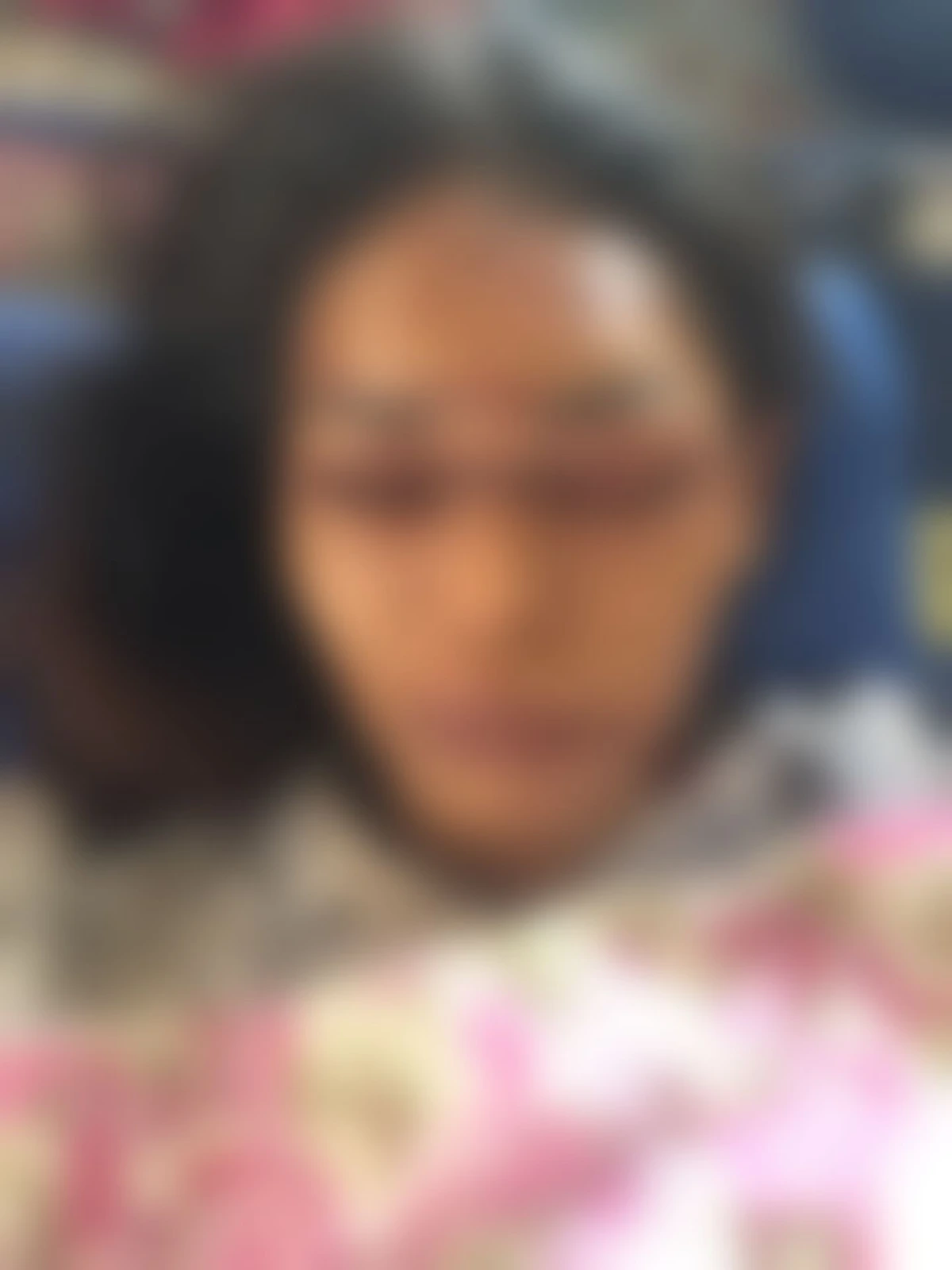 สาวขับรถไปชนเสาไฟ กระจกรถหน้าแตก กระจกบาททั้งหน้า 