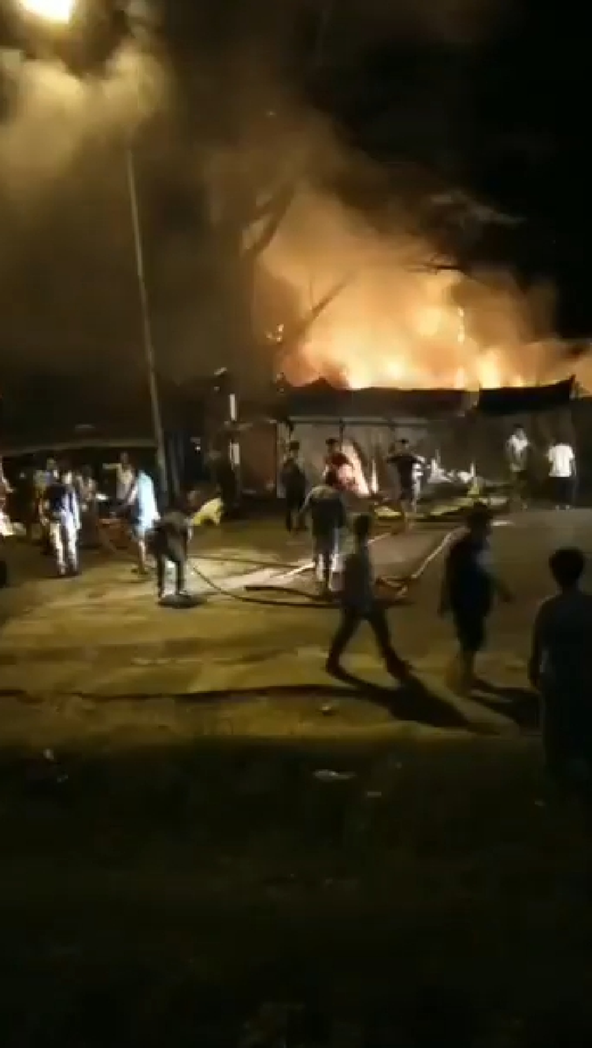 ด่วน ไฟไหม้หน้าตลาดอมก๋อย