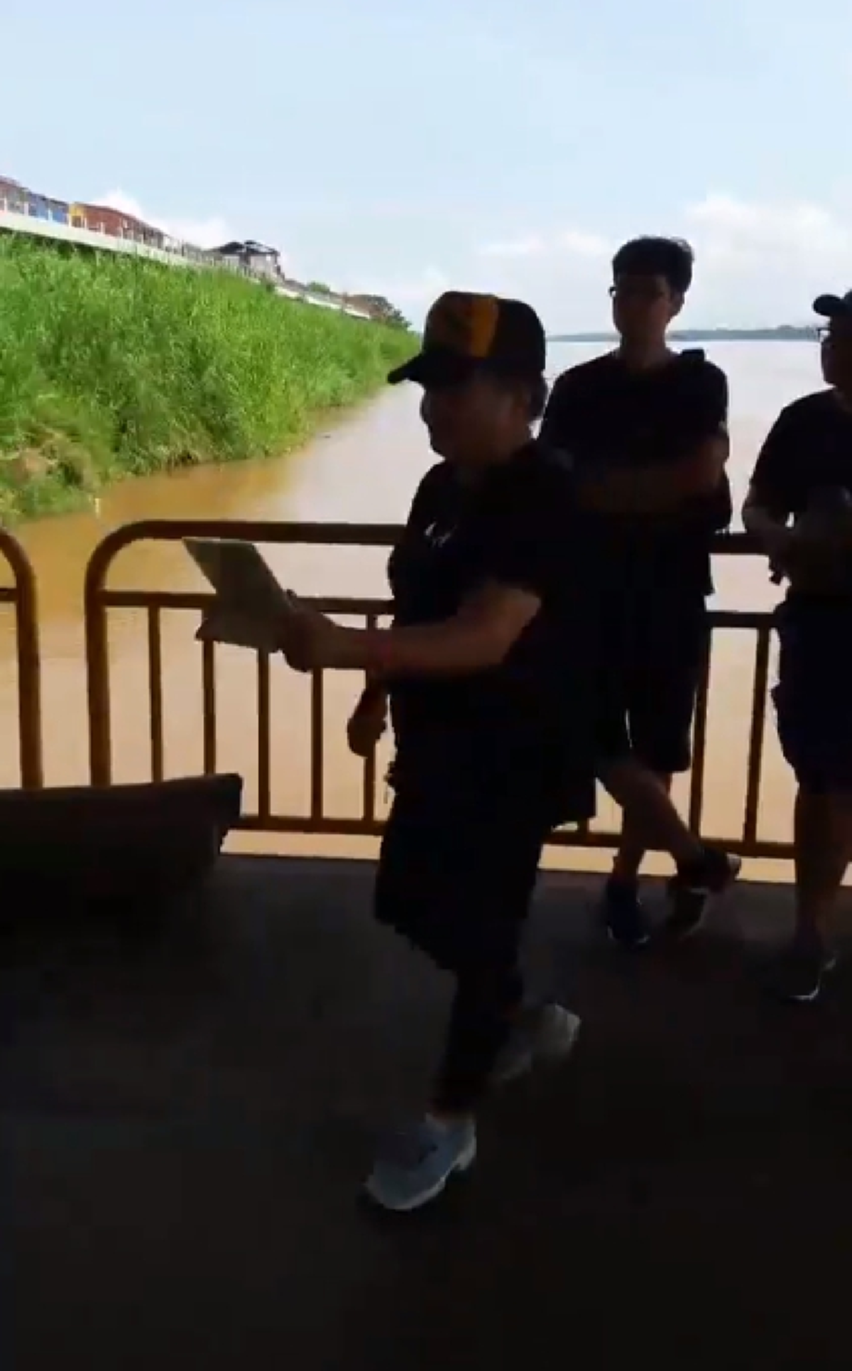 ป้าหัวร้อน ด่ากราดไม่ไว้หน้า