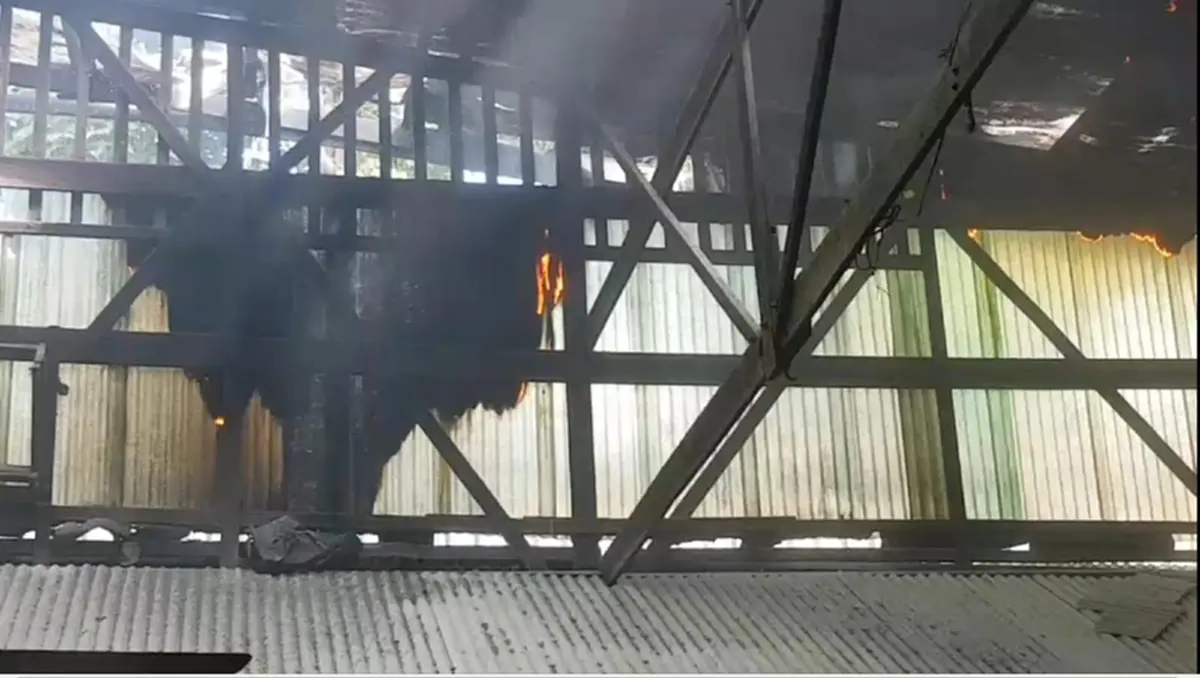 เหตุเพลิงไหม้โกดัง บริษัท ต.ไทยเกษตร  ย่านถนนสุขสวัสดิ์