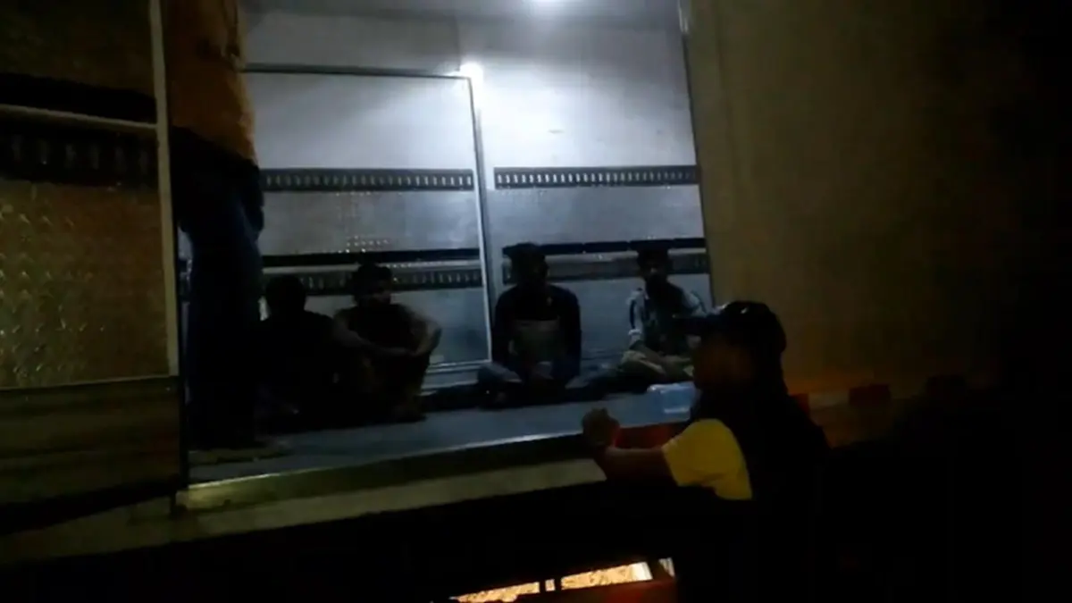 พนักงานขับรถไปรษณีย์ถูกไล่ออก หลังแอบลักลอบขนต่างด้าว หลบหนีเข้าเมือง