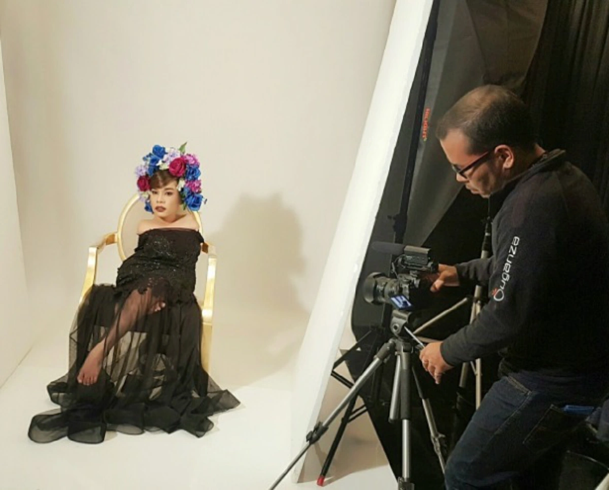 สานฝันสาวพิการให้เป็นจริง!! ใจบุญมาก "น็อต แม็กซิม" พลิกโฉม "น้องฝ้าย บุญธิดา" กลายเป็นราชินีดอกไม้ บอกเลยไม่ธรรมดา สวยปังมาก ??