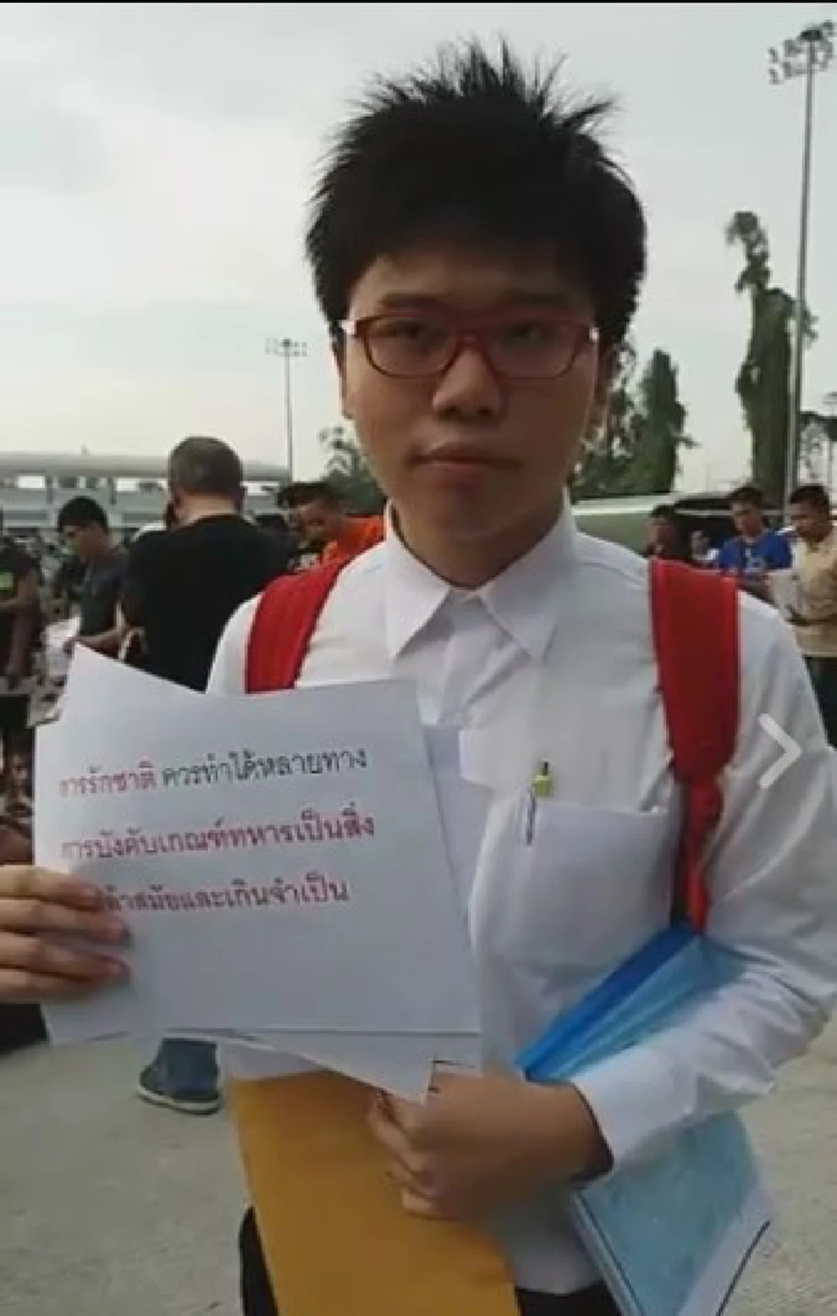 มาแล้ว!!! "เนติวิทย์" เดินทางมายื่นผ่อนผันการเกณฑ์ทหาร ประกาศกร้าว เกณฑ์ทหารมันไม่มีประโยชน์!!!(รายละเอียด)