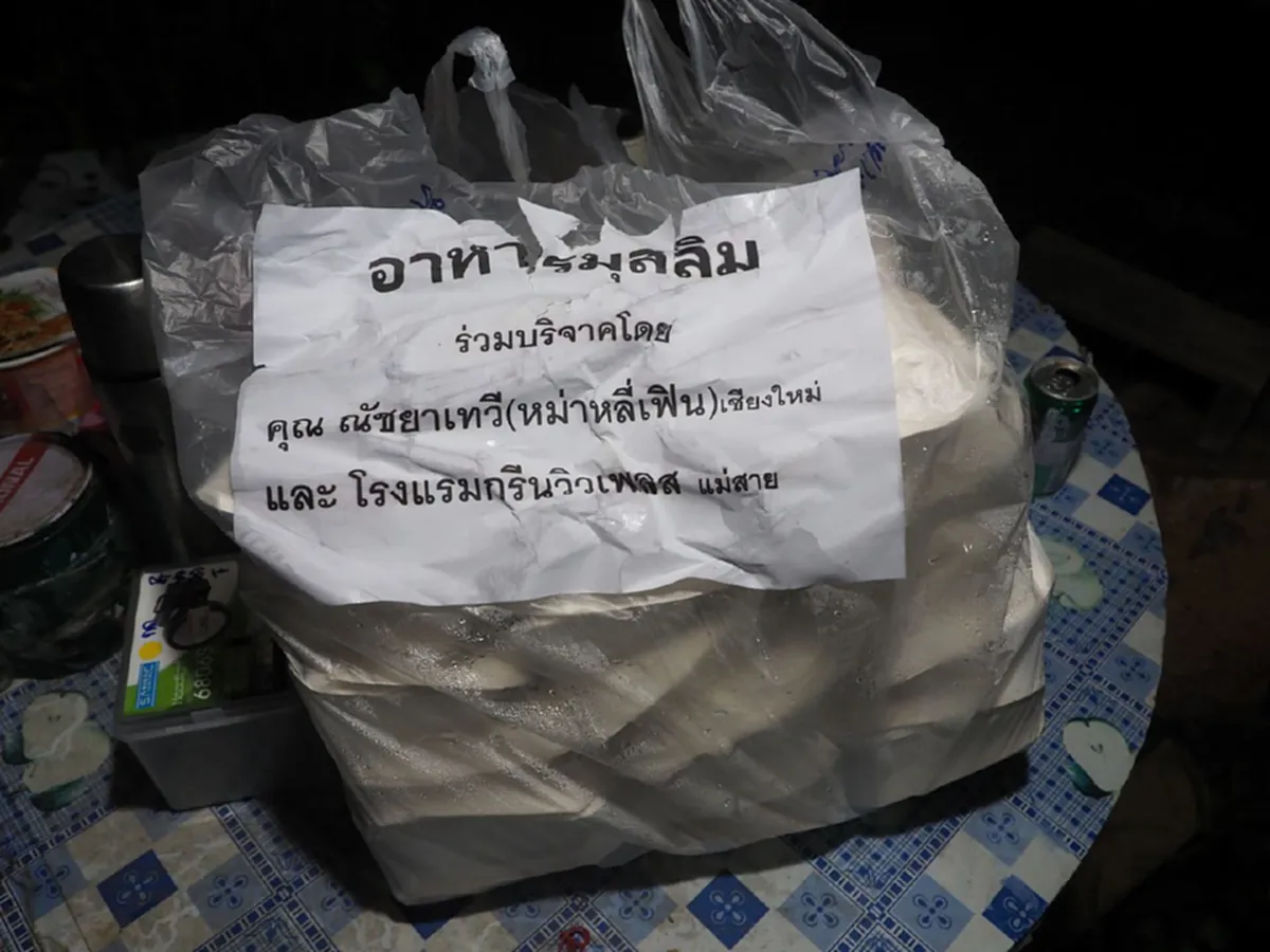 ก่อนมาก็กังวล "บังโฟล์ค" โพสต์ความในใจ 10 วันที่อยู่เชียงราย ไม่เคยซื้อข้าวเลยสักมื้อ พี่น้องมุสลิมทำอาหารให้ทาน พร้อมขนม เครื่องดื่มเต็มที่
