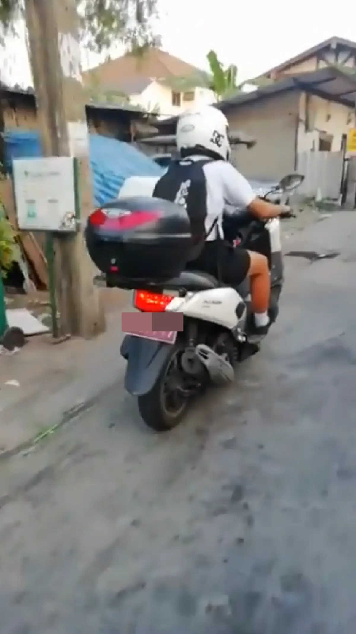 ตำรวจแจงแล้ว! เด็กเอารถตำรวจมาขี่ ไม่ใช่ความผิดร้ายแรง ลั่น เห็นนายตำรวจพ่อเด็กด้วย ไม่ใช่เห็นคลิปก็ด่ากราด!