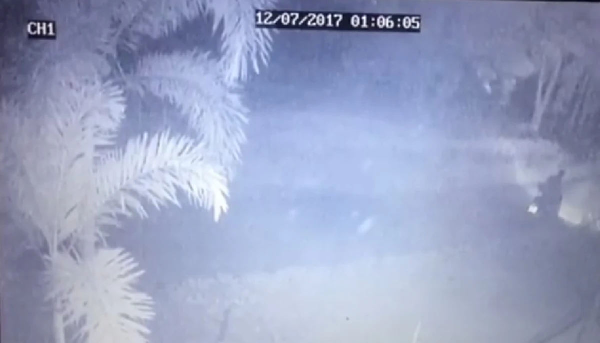 ขาเข้าอย่างเสือขาออกอย่างหมา!!! โจรกระจอกหวังปล้นบ้านชาวบ้าน เจอเจ้าของรัวกระสุนยิงสวน หนีตายอนาถ...บอกเลยปล้นผิดคนแล้ว!!!(มีคลิป)