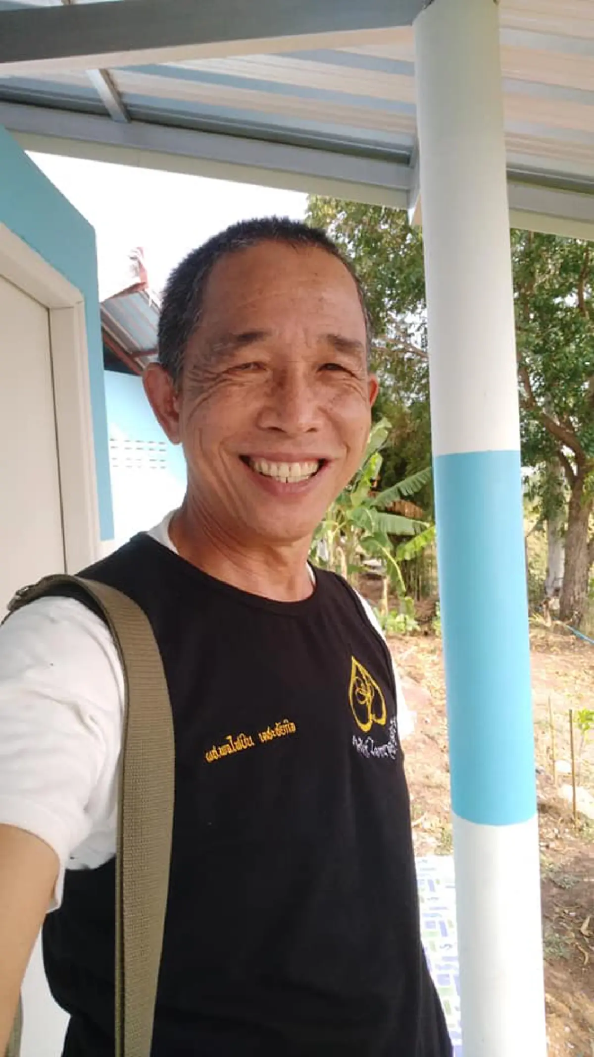 หมอเร่ร่อน! ขอใช้สิทธิตามรัฐธรรมนูญ ให้ชาวบ้านปลูกกัญชาบ้านละ  3 ต้น เรามี 70 ล้านคนใครถูกจับ ก็เดินไปให้จับให้เต็มแผ่นดิน!