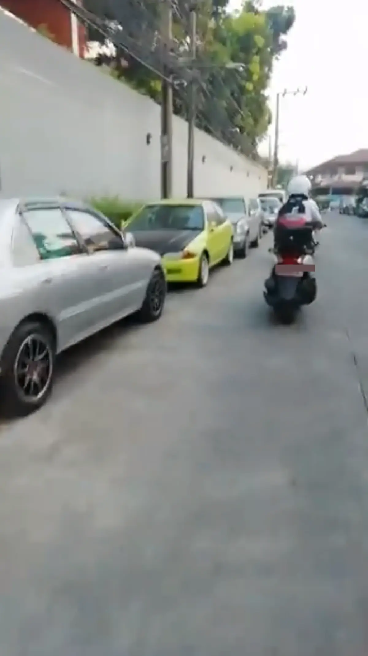 ตำรวจแจงแล้ว! เด็กเอารถตำรวจมาขี่ ไม่ใช่ความผิดร้ายแรง ลั่น เห็นนายตำรวจพ่อเด็กด้วย ไม่ใช่เห็นคลิปก็ด่ากราด!