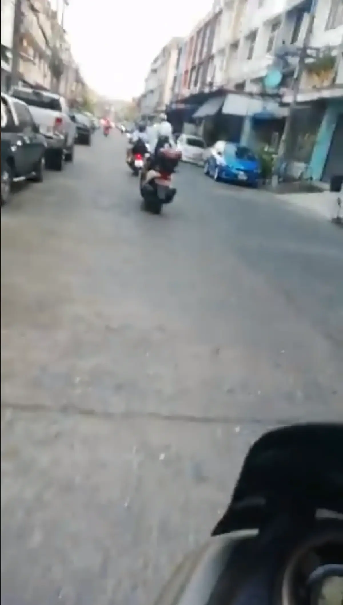 ตำรวจแจงแล้ว! เด็กเอารถตำรวจมาขี่ ไม่ใช่ความผิดร้ายแรง ลั่น เห็นนายตำรวจพ่อเด็กด้วย ไม่ใช่เห็นคลิปก็ด่ากราด!