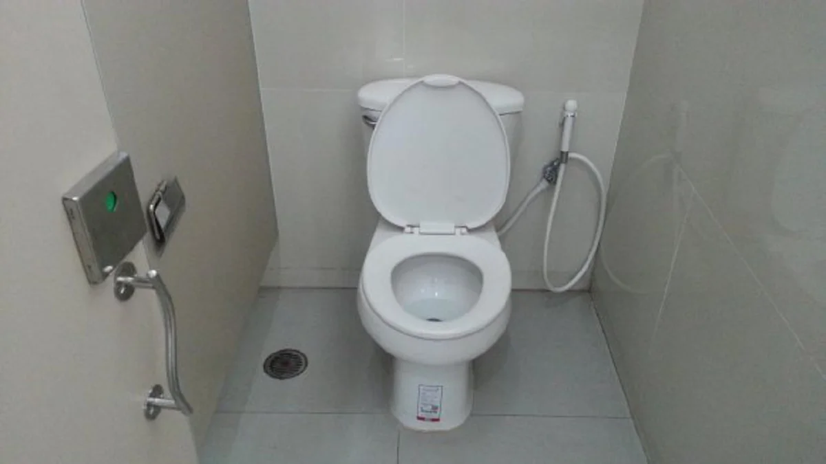 ง่ายนิดเดียว!!! หมดปัญหาสักที เผยวิธีแก้ปัญหาส้วมตัน ชักโครกกดไม่ลง เชื่อว่าทุกบ้านเคยเป็น รู้แล้วโปรดแชร์ต่อ!!!(รายละเอียด)