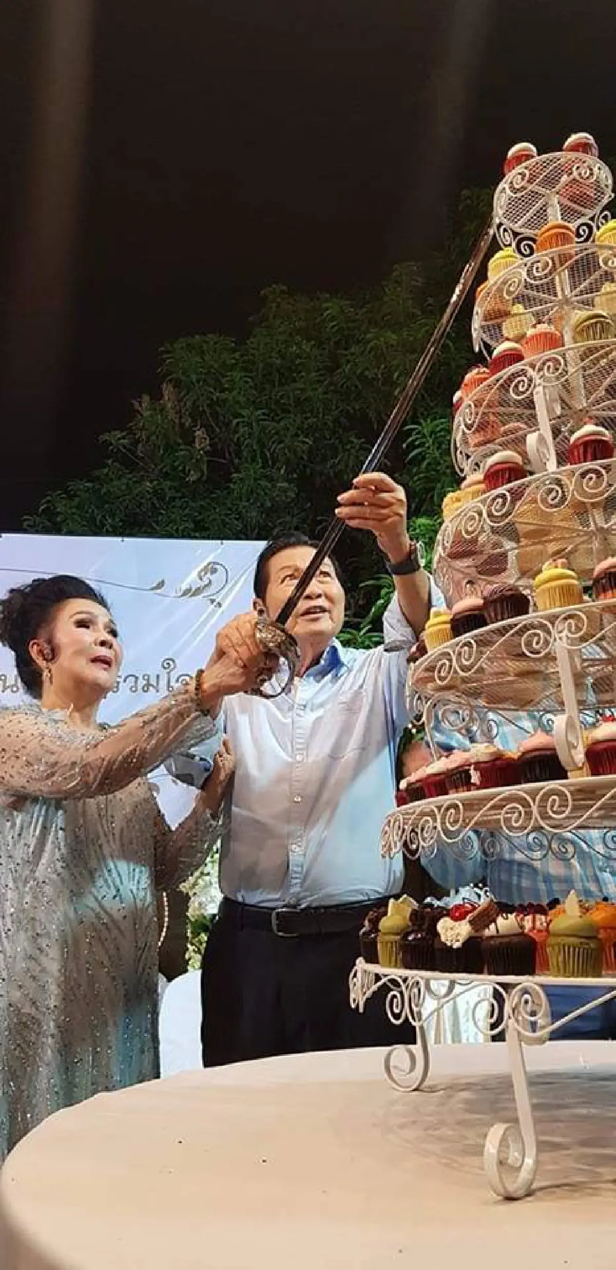 ยลโฉม"เพชรา เชาวราษฎร์ " ในงานวันเกิดอายุ 76 ปี  หวานน้ำตาลจืด "ชรินทร์ นันทนาคร" ร้องเพลงหวนถึงความหลัง(คลิป)