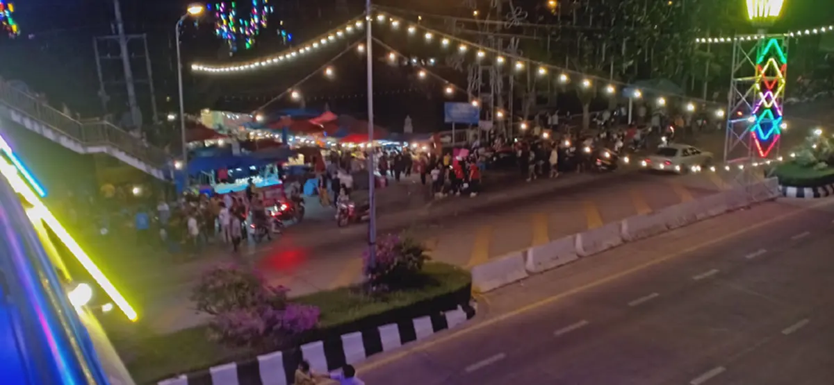 เกิดเหตุชุลมุน วัยรุ่นห้าวรวมกลุ่มตีคู่อริ ในงานกาชาดพิษณุโลก(คลิป)