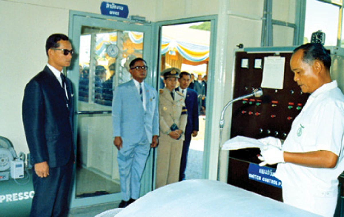 ชื่นชมพระบารมี!! ๑๐ เรื่องที่น้อยคนจะรู้ เกี่ยวกับ ในหลวง ร.๙ "พ่อหลวงที่ยิ่งใหญ่ที่สุด" ของประชาชนชาวไทย!!