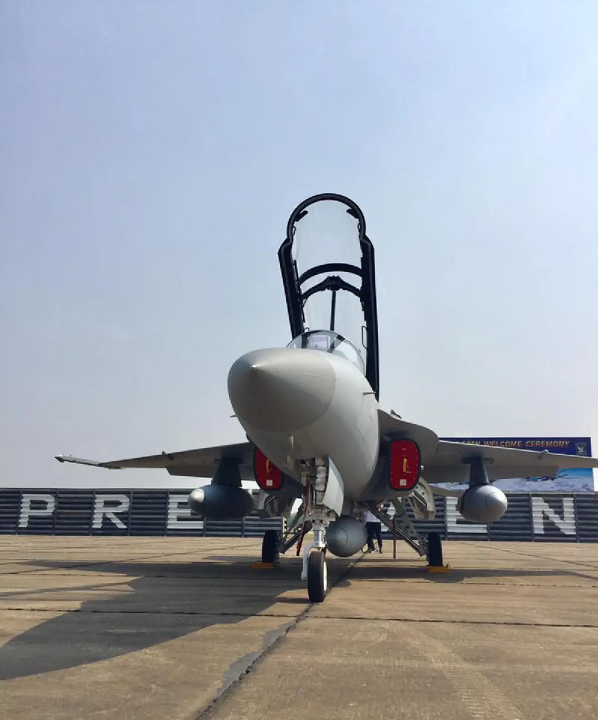 เสริมเขี้ยวเล็บ!! ทัพฟ้าไทยเปิดตัวเครื่องบินขับไล่ " T-50TH" อินทรีทอง พร้อมเผยโฉม  6 นักบิน F16จบหลักสูตรฝึกบินจากเกาหลีใต้