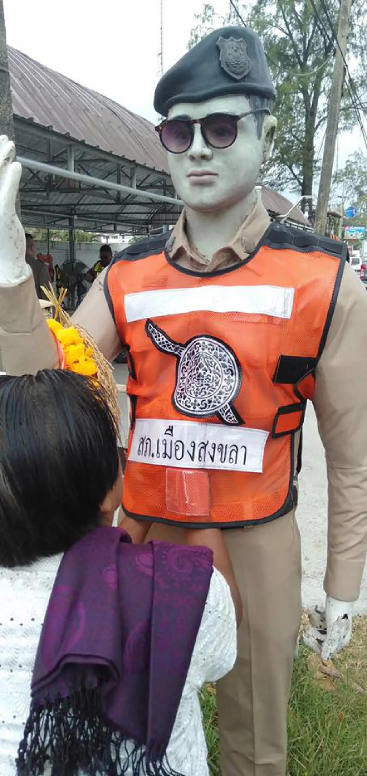 ยายจัดชุดใหญ่ แก้บนหลัง\"จ่าเฉย\" ให้โชคถูกลอตเตอรี่ 3 งวดติด แถมลูกยังสอบราชการได้