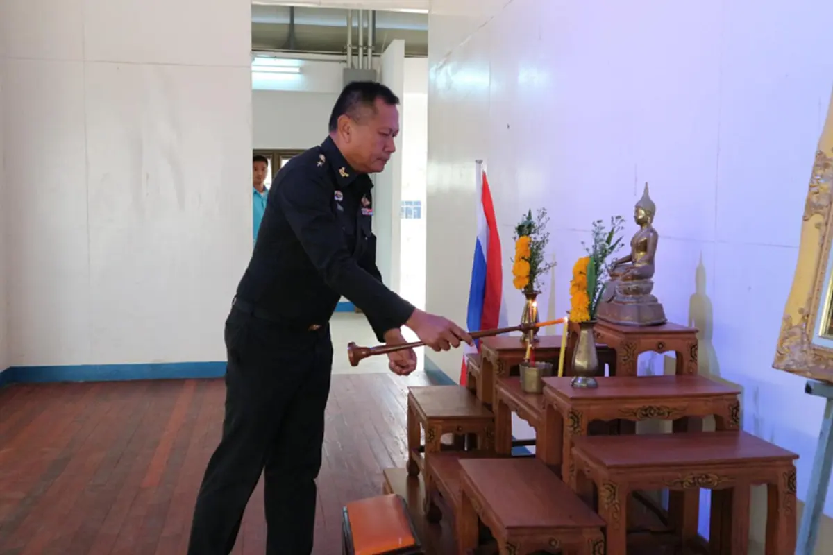 โด่ง หนุ่มสู้ชีวิต  กราบขอบพระคุณ ผู้พันใจบุญ ผมไม่มีอะไรจะตอบเเทนท่านจริงๆ