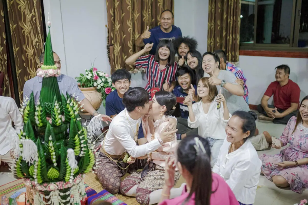 เเต่งงาน