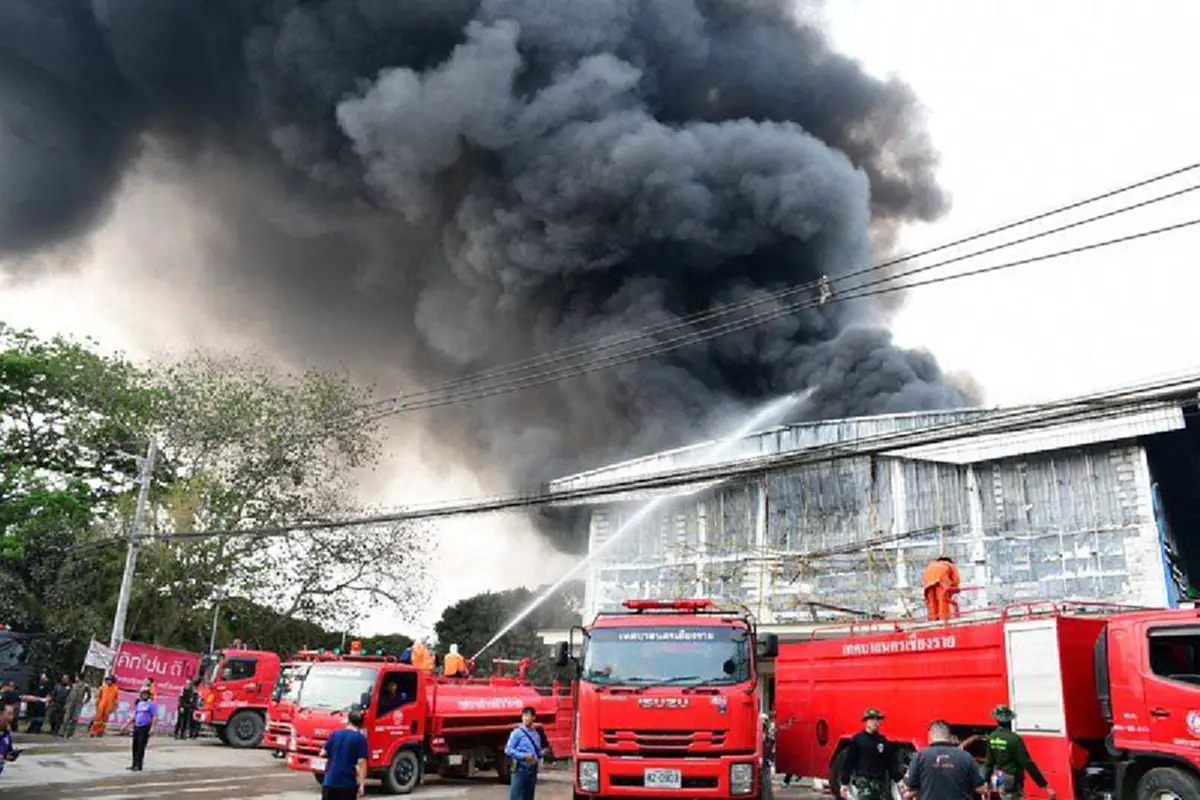 ไฟไหม้ภายในอาคารของร้านจำหน่ายสินค้าร้านคิทเซ่น ดีโป เชียงราย