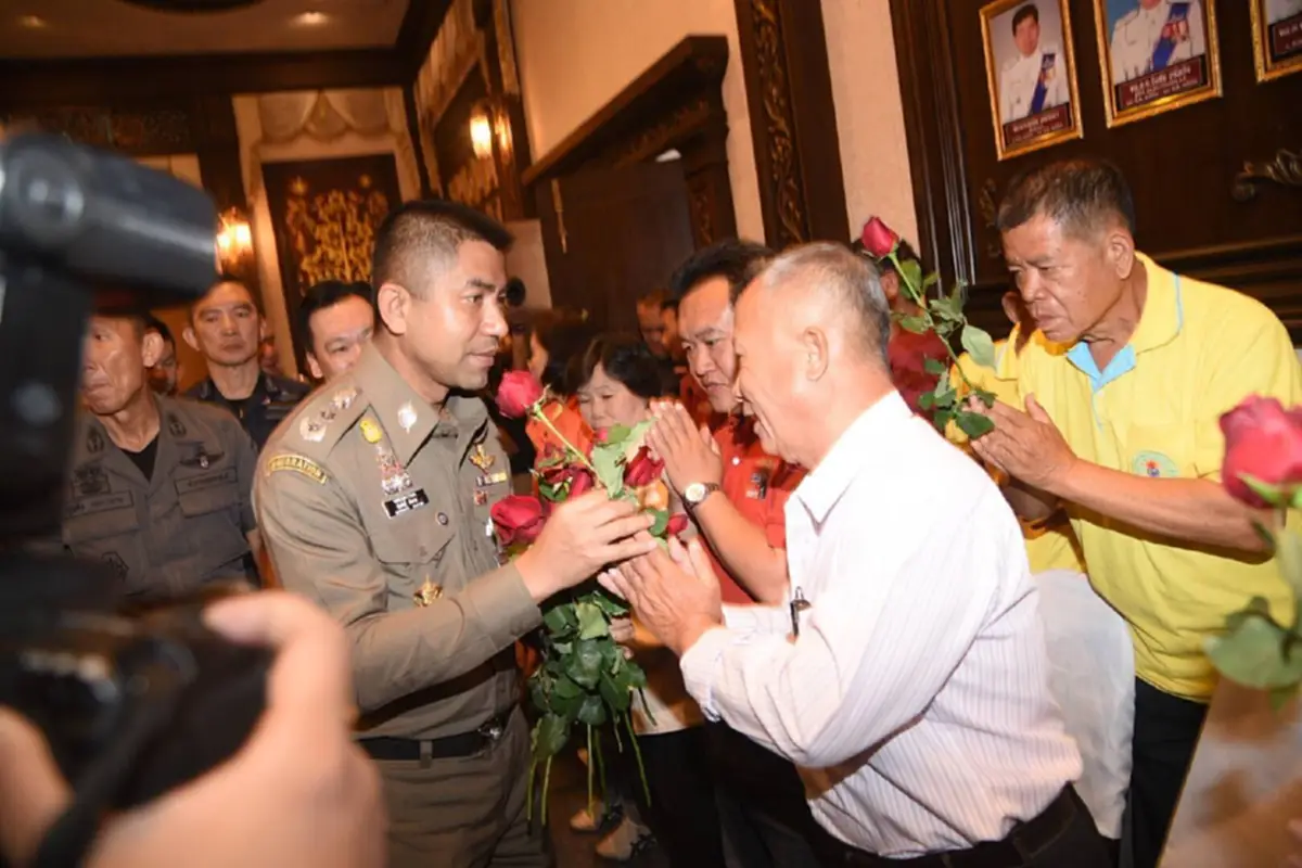เจ้าหน้าที่  4
