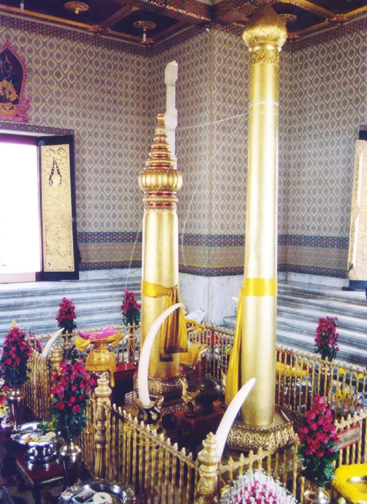 อาถรรพ์วันตั้งเสาหลักเมือง "งูเล็ก 4 ตัวเลื้อยลงหลุม" ขณะเคลื่อนเสา!! เปิดคำทำนายโยงถึง "การเปลี่ยนแปลงการปกครอง 2475"