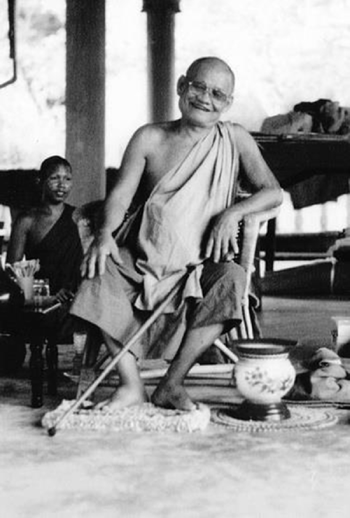 ปาฏิหาริย์...อำนาจจิต !!! "หลวงพ่อชา" พร้อมสละชีวิต...ขณะที่ฝูงหมาป่าเตรียมรุมขย้ำ !!! แต่อัศจรรย์ "หลวงปู่มั่น" คุ้มกันภัยด้วยกระแสจิต