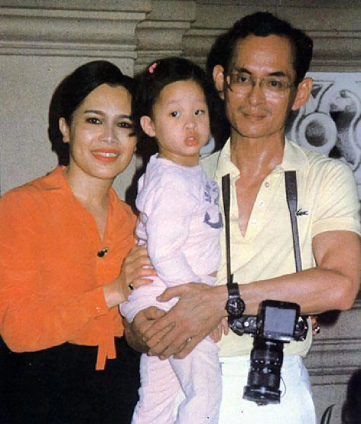 แชร์เก็บไว้เป็นความทรงจำ..... รวมพระบรมฉายาลักษณ์ในหลวงรัชกาลที่ ๙ ตอนทรงแย้มพระสรวล (ชมภาพ)