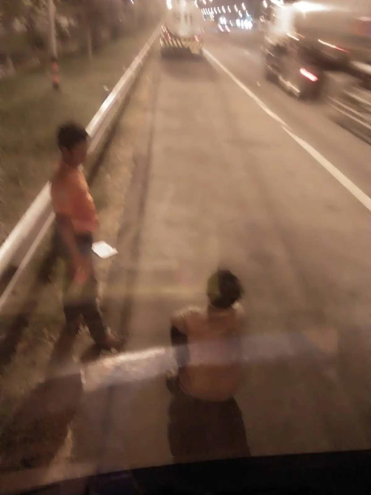 2 ผัวเมียขับรถบรรทุก เจอเพื่อนร่วมอาชีพหลงทางนั่งเศร้า เหลือเงินติดตัว 9 บาท ข้าวก็ยังไม่ได้กิน