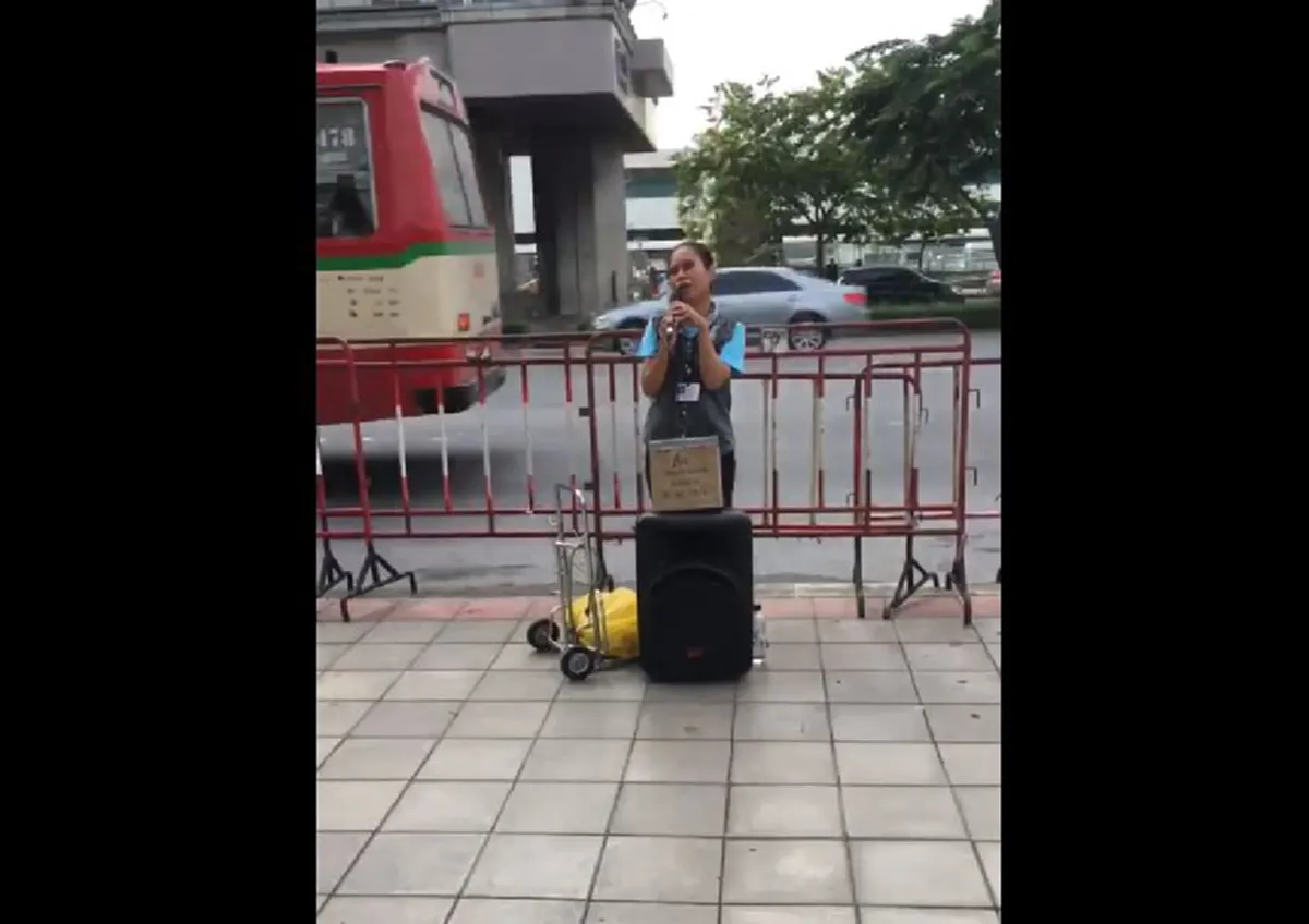 ร้องเพราะมาก "หญิงสาว"ผู้พิการทางสายตา โชว์พลังเสียงสุดไพเราะ เเถมยังมีประวัติไม่ธรรมดา?? เคยขับร้องบทเพลง น้อมถวาย"สมเด็จพระพี่นางฯ"(คลิป)