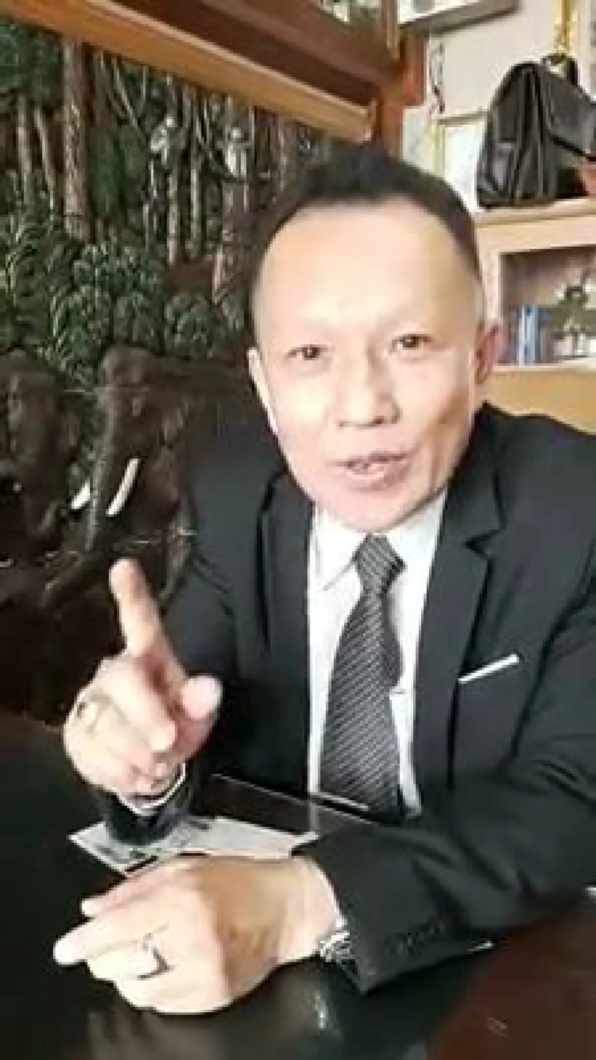 เดือดเป็นไฟ!! "ทนายดัง" อัดคลิป ชวนคนไทย ไปทำเนียบ ค้านกฎหมายอัปยศ ห้ามนั่งท้ายกระบะ ส่อจุดชนวน ระเบิดครั้งใหญ่!?