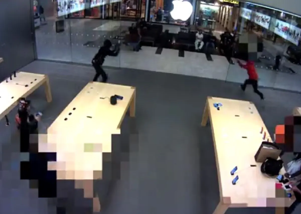 ทำเป็นขบวนการ!! แก๊งโจรบุกปล้นApple Store ในสหรัฐฯ ตีเนียนเป็นลูกค้า ประจำจุดทดลองเล่น ก่อนลงมือกวาดเรียบ (คลิป)