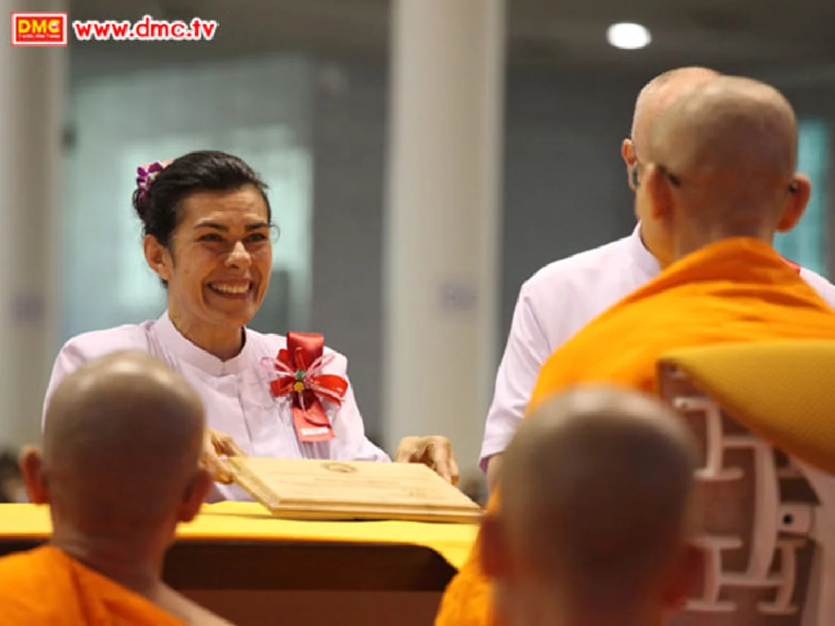 ก็คนในประเทศเขาไม่เอาแล้วไง!?!? "นาเดีย ทาร์ซี" ทนไม่ไหวรู้ข่าววัดพระธรรมกาย  ด้วยความห่วงใยพยายามแจ้งข่าวให้สื่อนานาชาติทราบ !