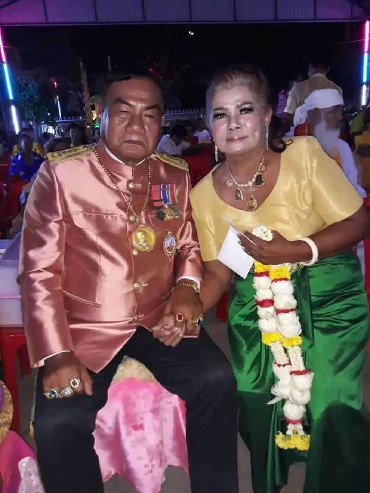 อวสานองค์เทพ!! ร่างทรงทำพิธีกรรมโคตรพิลึก โรยตัวโหนสลิงให้พร จู่ๆ อภินิหารบังเกิด ตุ๊บเดียวสะเทือนทั้งพิธี ลูกศิษย์ช็อกยกสำนัก (คลิป)