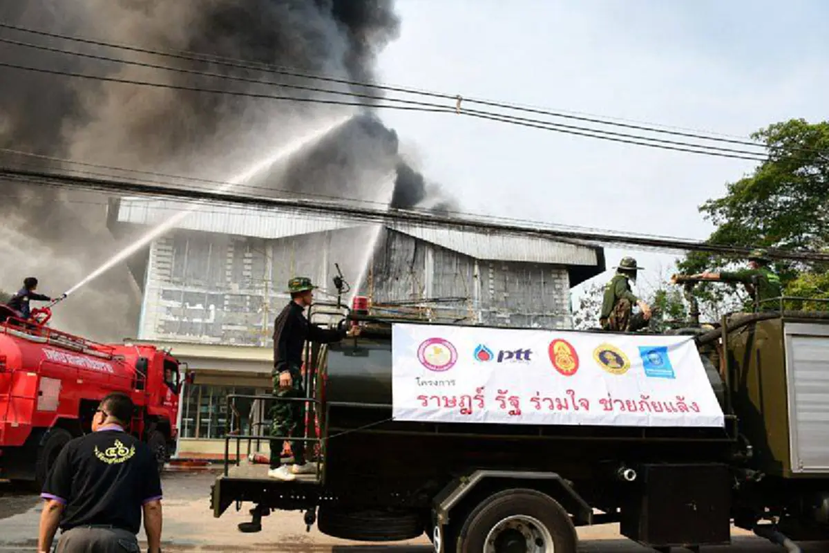 เกิดเหตุไฟไหม้ร้านขายเครื่องครัวชื่อดังกลางเมืองเชียงราย(คลิป)