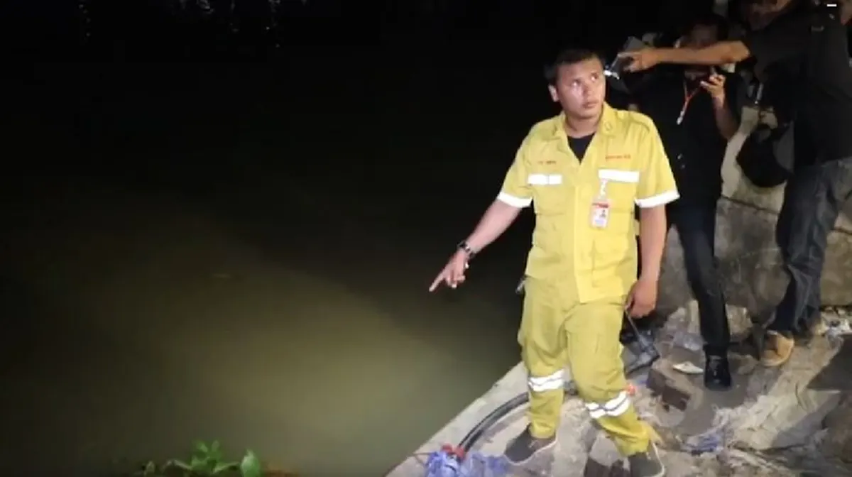 จุดธูปตะโกนเรียกเพื่อนรัก พบศพเเล้ว "นายเเบบหนุ่ม" คิดสั้นดิ่ง สะพานพระราม8 เร่งชันสูตรพลิกศพ(คลิป)