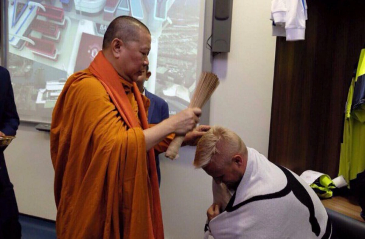 ประวัติศาสตร์จะซ้ำรอย!!! หลัง "เจ้าคุณธงชัย" ทำนาย "เลสเตอร์ ซิตี้" จะเป็นแชมป์ ล่าสุด เข้ารอบ 8 ทีมสุดท้าย  หรือ คำทำนายจะเป็นจริงอีกครั้ง?