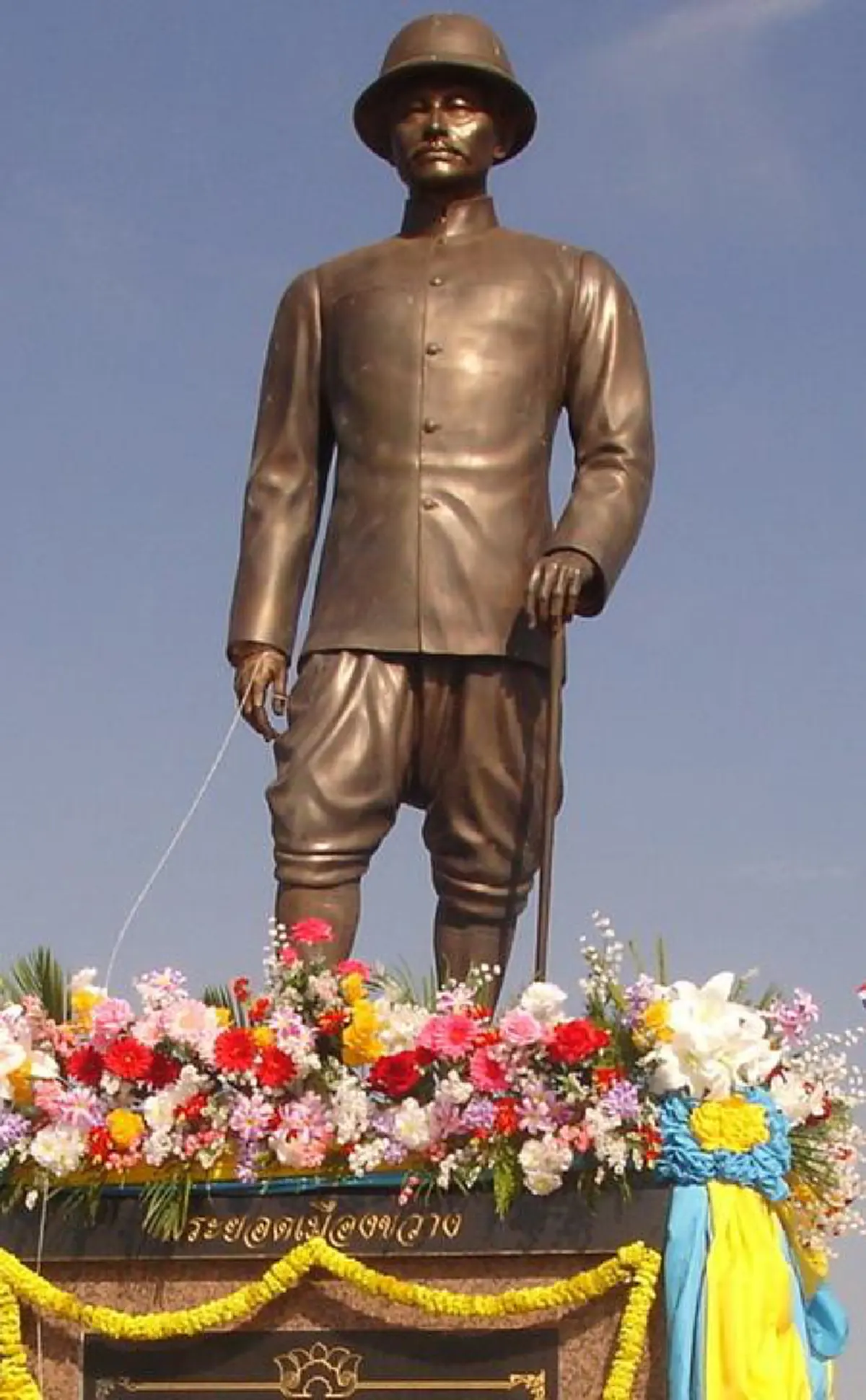 เปิดตำนานวีรบุรุษ "พระยอดเมืองขวาง" !!! ยืนท่องคาถา "เก้าปึง สิบปึง ชั่งมึงปะไร" แล้ววิ่งฝ่ากลางดงกระสุนฝรั่งเศส !!!