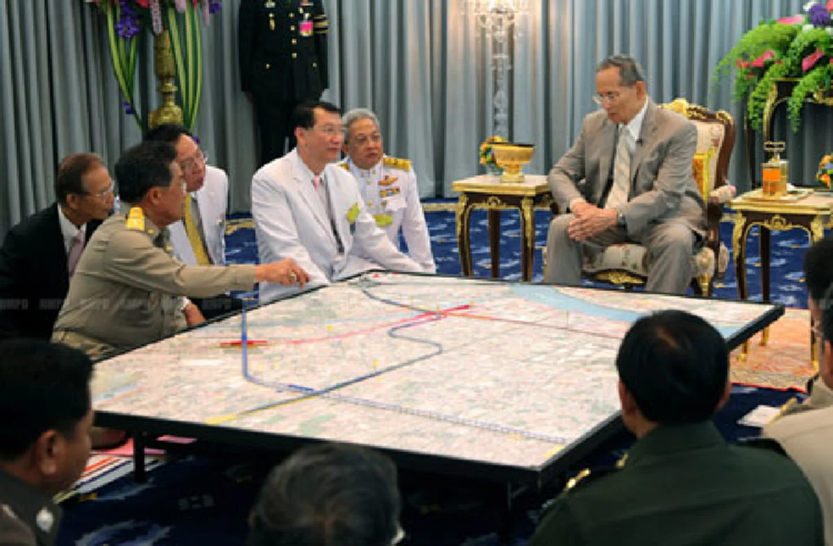 ซาบซึ้งจนบรรยายไม่หมด! เมื่อทันตแพทย์ทูลทัดทานไม่สำเร็จ!!! เหตุที่ทรงอดทนต่ออาการปวดพระทนต์ ที่หักเฉียดพระประสาท... น้ำตาไม่เคยหยุดไหล!!!