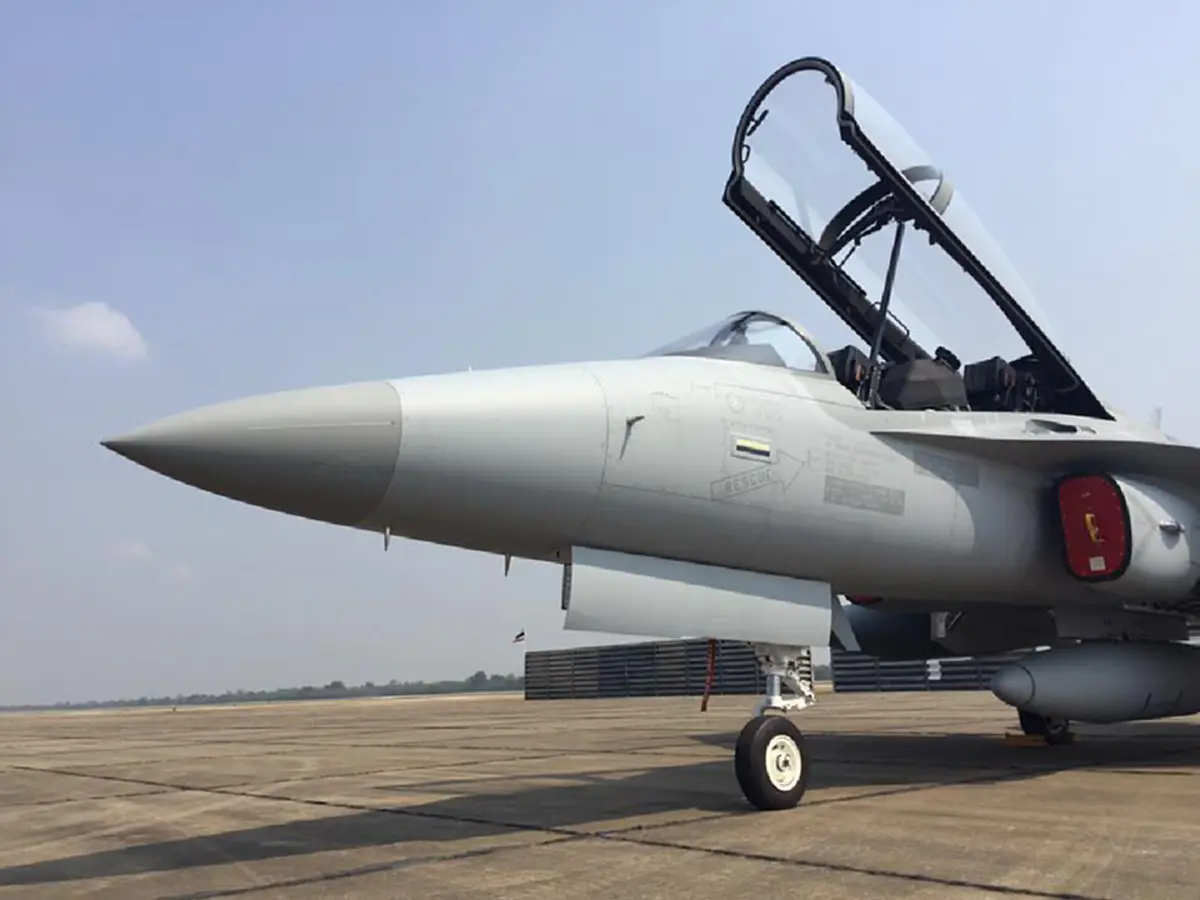 เสริมเขี้ยวเล็บ!! ทัพฟ้าไทยเปิดตัวเครื่องบินขับไล่ " T-50TH" อินทรีทอง พร้อมเผยโฉม  6 นักบิน F16จบหลักสูตรฝึกบินจากเกาหลีใต้