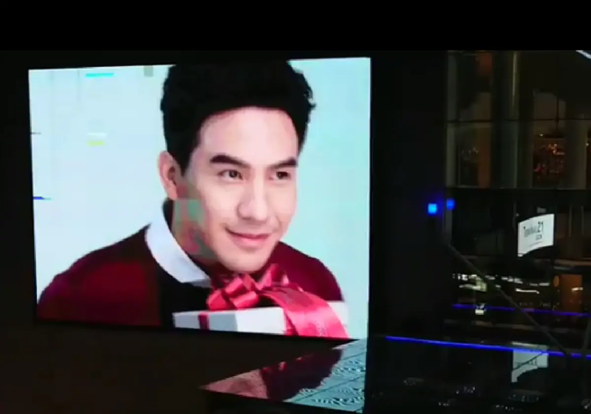 แฟนคลับไทย-จีน ทุ่มเงินเหมาจอทั่วเมืองกรุง เปิดวีดีโออวยพรวันเกิด "โป๊ป ธนวรรธน์" ครบรอบ 36 ปี