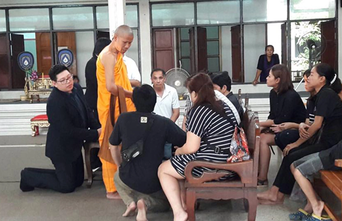 ปรากฏตัว !!! "องอาจ" โฆษกธรรมกาย โผล่วัดเขียนเขต ร่วมงานศพลุงผูกคอต้าน ม.44