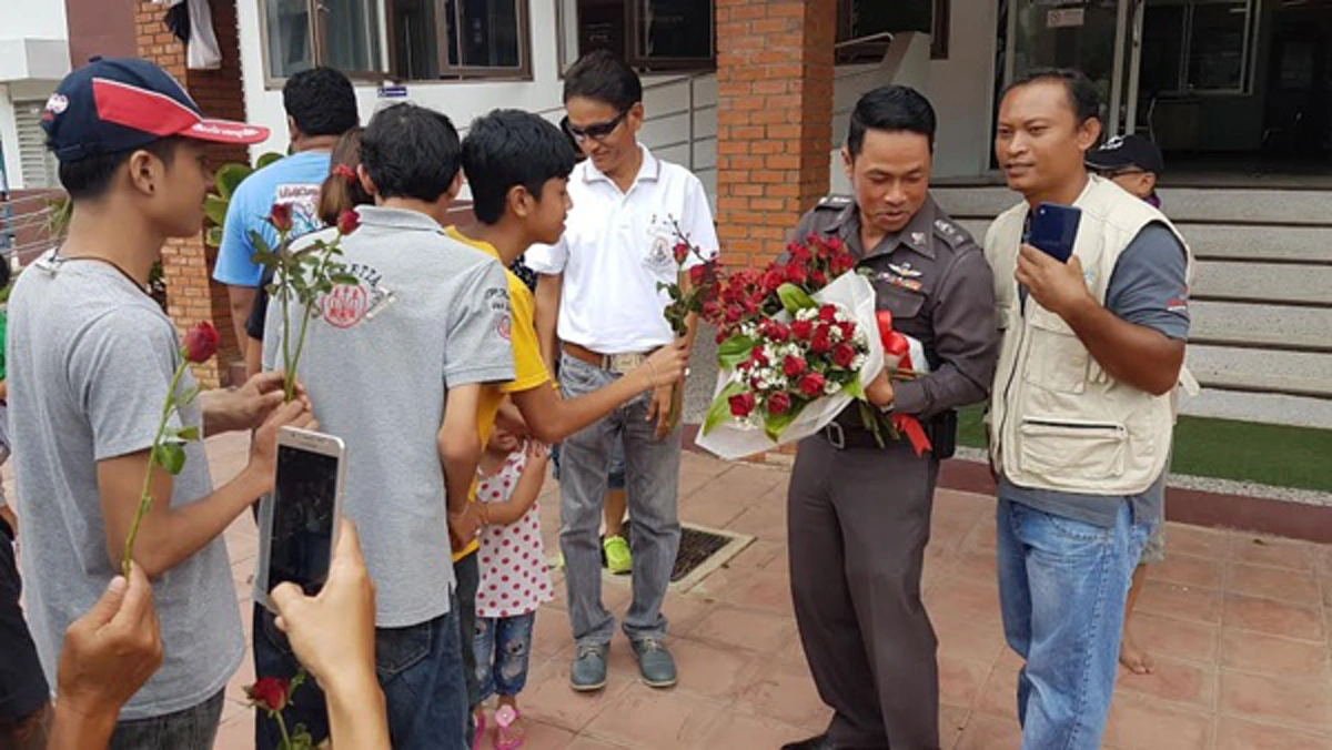 ทุกอย่างจบแล้ว!!! เปิดหัวอก "สารวัตรเอก" โพสต์ส่งท้าย "ปมกฎหมายรถกระบะ" เคลียร์ทุกอย่าง! หลังถูกกล่าวหาต่อต้านผู้บังคับบัญชา??!