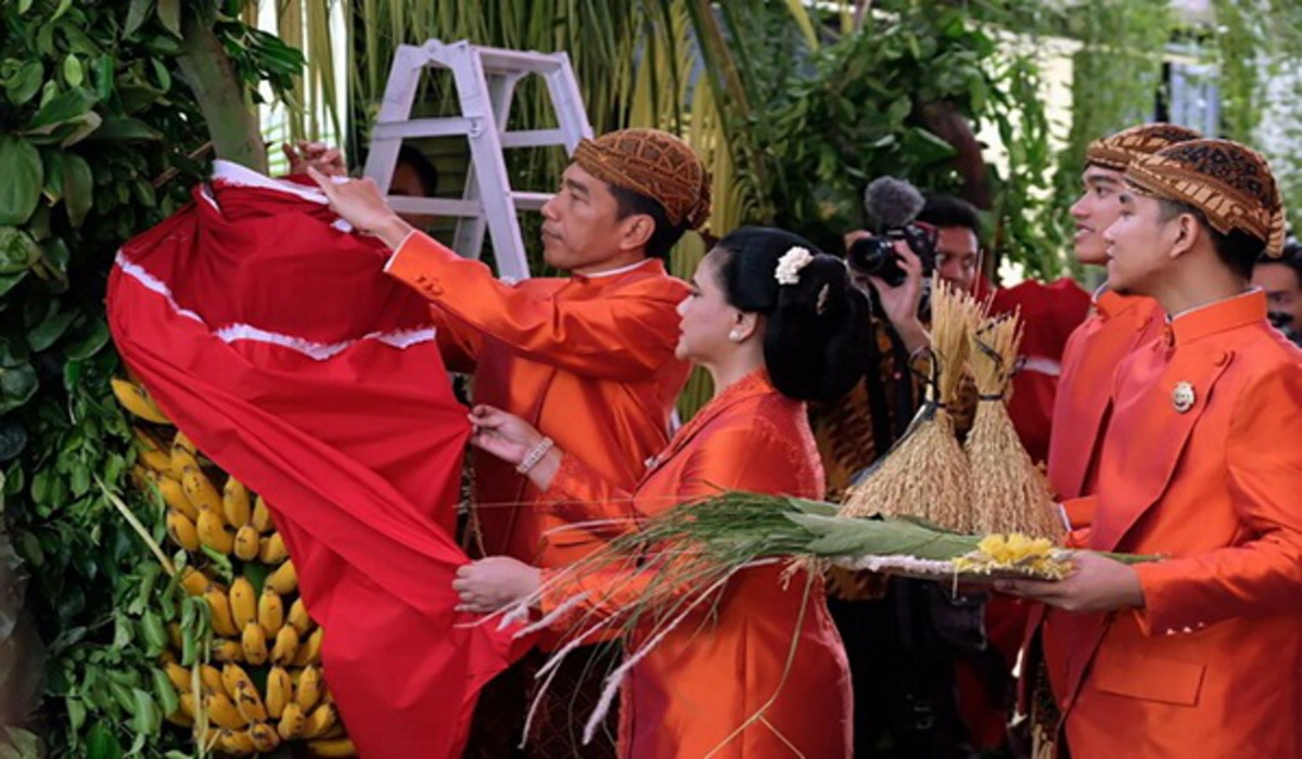 อลังการ!! เผยภาพ - คลิป งานวิวาห์ลูกสาว ประธานาธิบดีอินโดนีเซีย สุดอลังการ แต่รักษารูปแบบชวาแท้ๆ เอาไว้ได้อย่างปราณีต