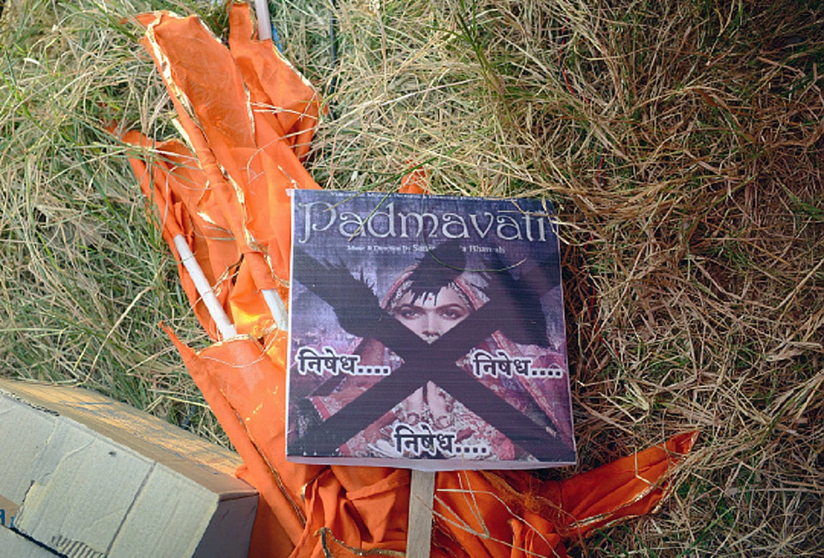 ประท้วงรุนแรงมหาศาล!!! ประชาชนอินเดียตั้งค่าหัวตัดคอดาราสาว “ทีปิกา ปาทุโกณ” ต้านหนังอื้อฉาว “ปัทมาวตี” กล่าวหาบิดเบือนประวัติศาสตร์!?!