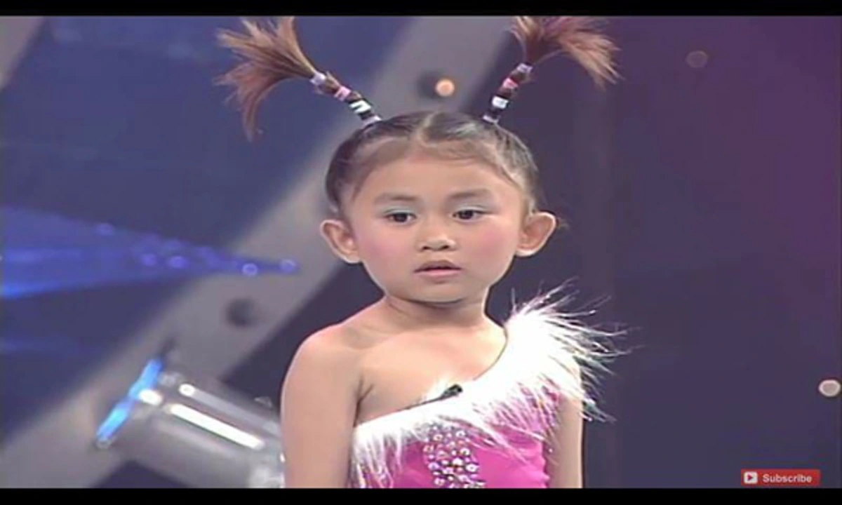 **จำแทบไม่ได้ !!! " น้องหยก มกจ๊ก " อดีตดาวตลกรุ่นจิ๋ว ! ล่าสุดโตเป็นสาว แซบอย่าบอกใครเชียว !! (ชมภาพ)