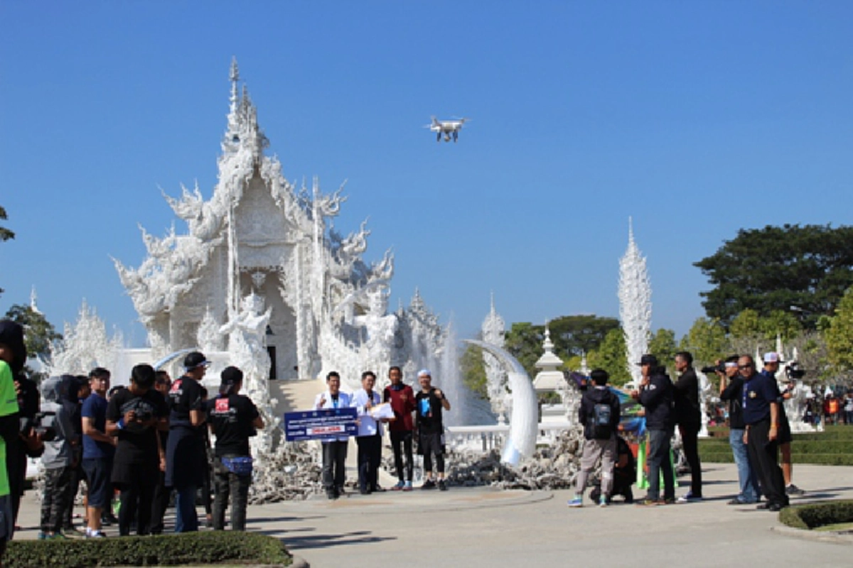 ปลายทางความเชื่อ..แสงสุดท้ายมีเสมอ!! "ตูน บอดี้สแลม" ทำฝันเป็นจริง ยอดเงิน #ก้าว ทะลุพันล้านแล้ว ย้ำคำจำได้มั้ย... #ก็บอกแล้วผมไม่ได้บ้า!??