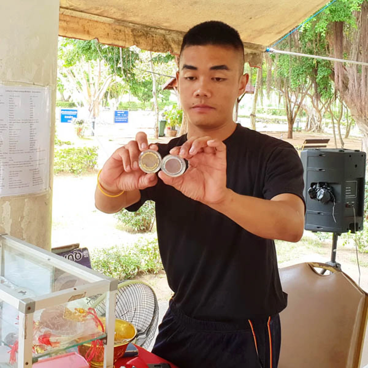 ด้วยแรงศรัทธา ชาวบ้านแห่เช่าเหรียญพระพุทธรูปเขาชีจรรย์ ปาฏิหาริย์บังเกิด "เสี่ยอ้วน" ปืนขัดลำกล้อง