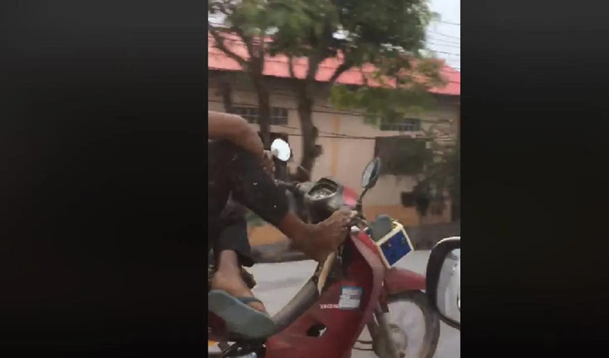 ขี่สนุก ขี่สบาย สายชิล ไปดู"หนุ่มปัตตานี" ที่ไม่จำเป็นต้องมีเงินซื้อรถหรู กับความสุขเเบบพอเพียง ที่สร้างได้ด้วยตนเอง (คลิป)