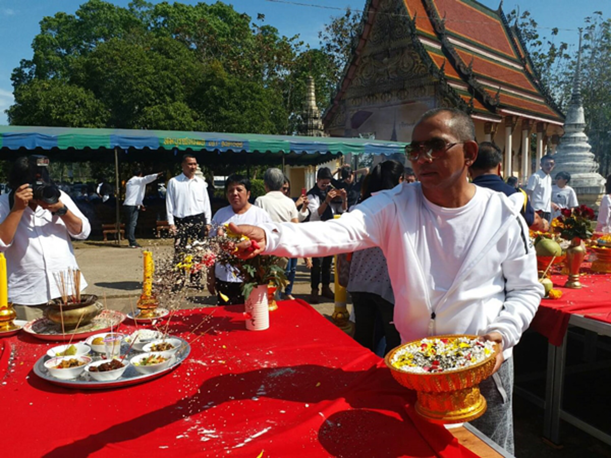 สนธิญาณ นำกองทัพนักข่าวทีนิวส์ เยือน "วัดพลับ" กราบขอแรงบันดาลใจต่อดวงพระวิญญาณพระเจ้าตากฯ...นำพาสื่อคุณภาพสู่โลกโซเชียล !!