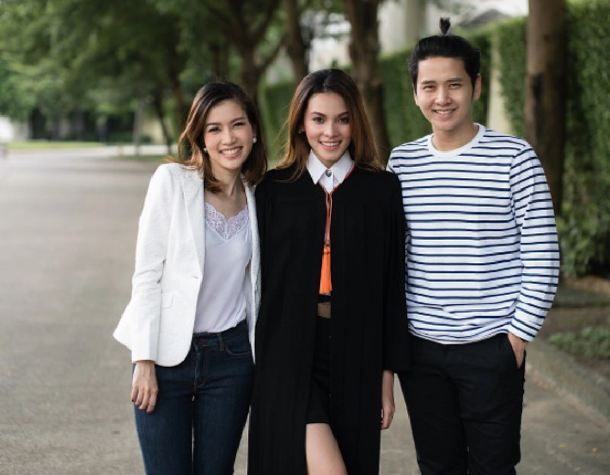 เปิดภาพ !! "บิว" น้องสาวผู้ประกาศข่าวชื่อดัง "ไบร์ท พิชญทัฬห์" ที่หลายคนไม่เคยเห็น..บอกเลยงานดีทั้งบ้าน !! (ชมภาพ)