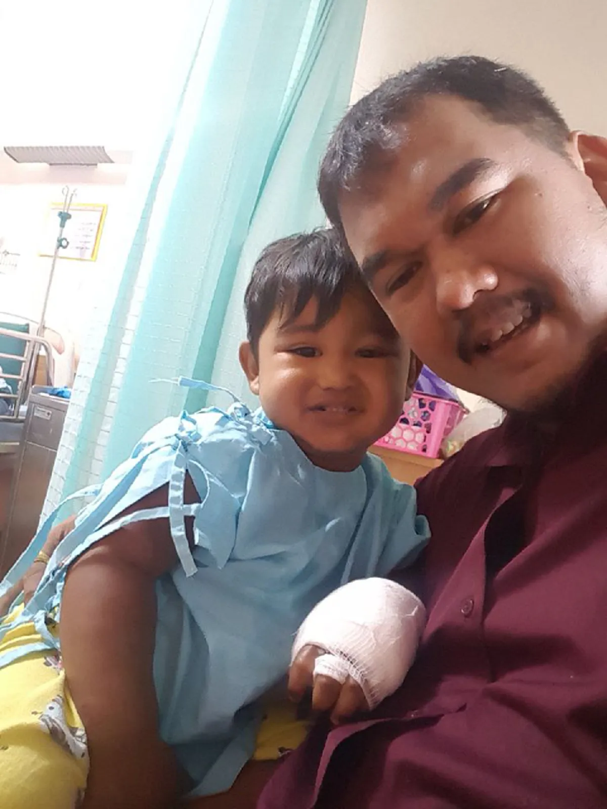 พ่อร้องทุกข์ลูกชายให้น้ำเกลือแขนบวม